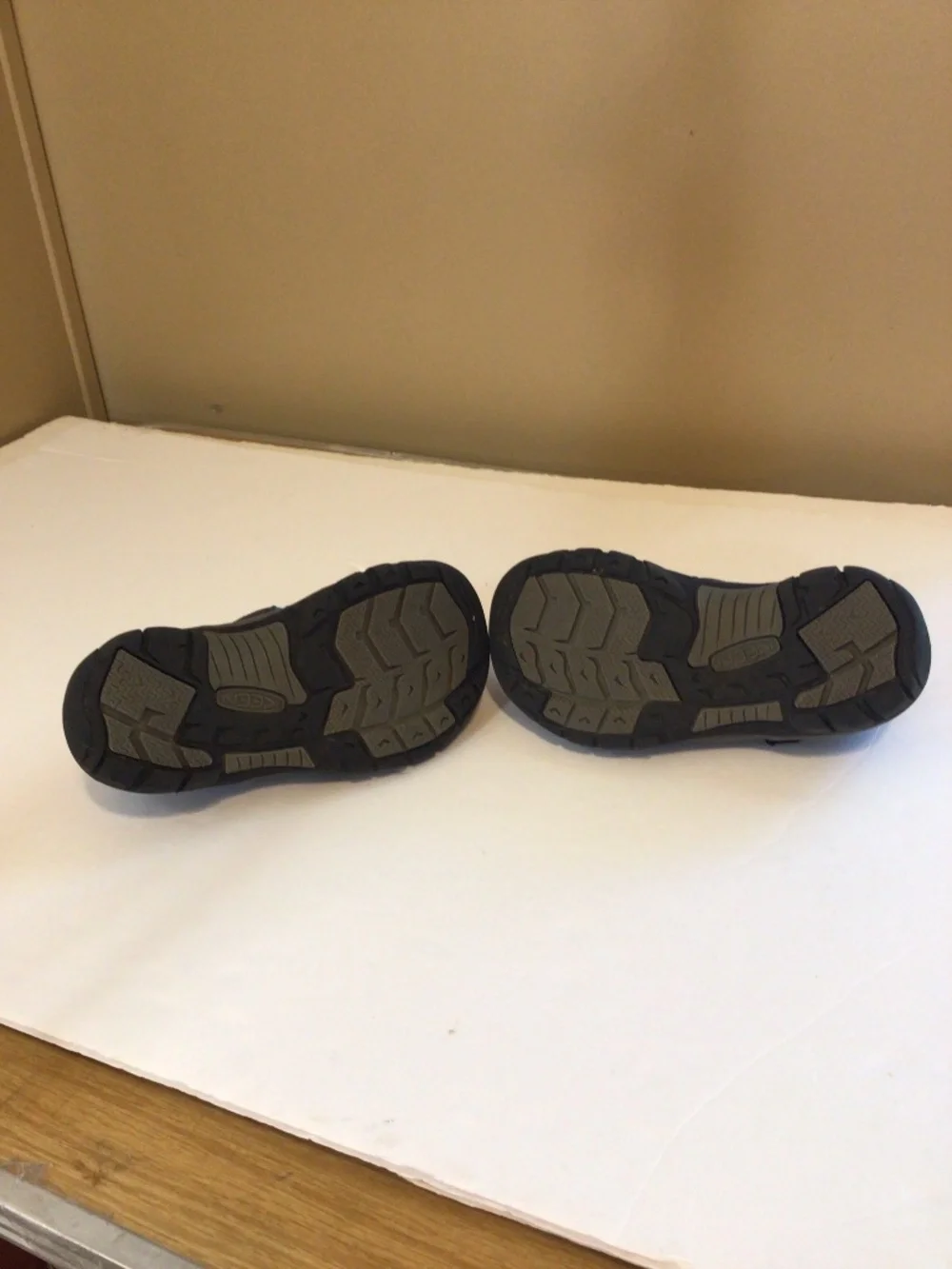 KEEN Boys Newport H2 Closed Toe Waterproof Sandal Size 13 Hiking Outdoor Camping
